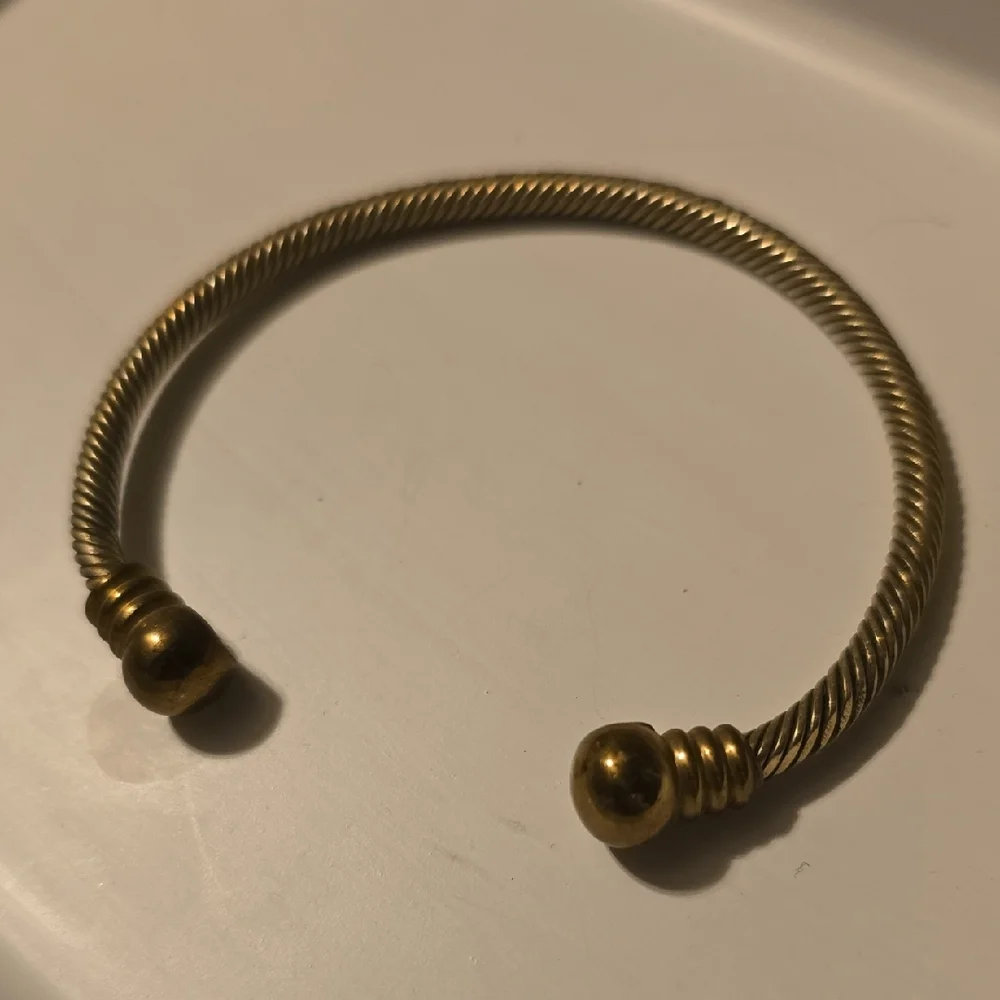 Twisted Gold-Toned Women's Bracelet